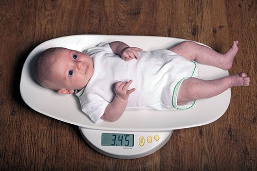 Die Gewichtskontrolle ist gerade bei Baby wichtig